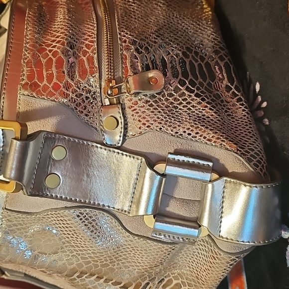 Jimmy Choo Silver and Gold Shoulder Bag with Luxurious Finish - Picture 5 of 10